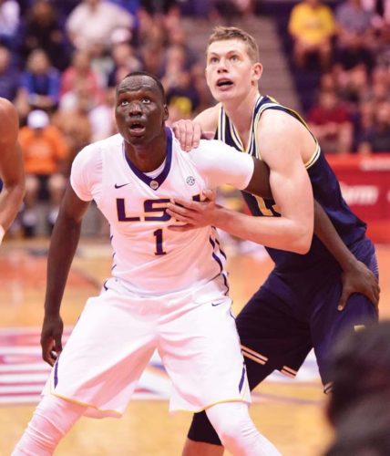 LSU edges Michigan, extends perfect start